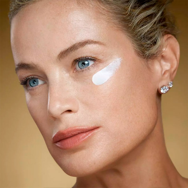 Re-Nutriv Ultimate Lift Regenerating Youth Eye Cream