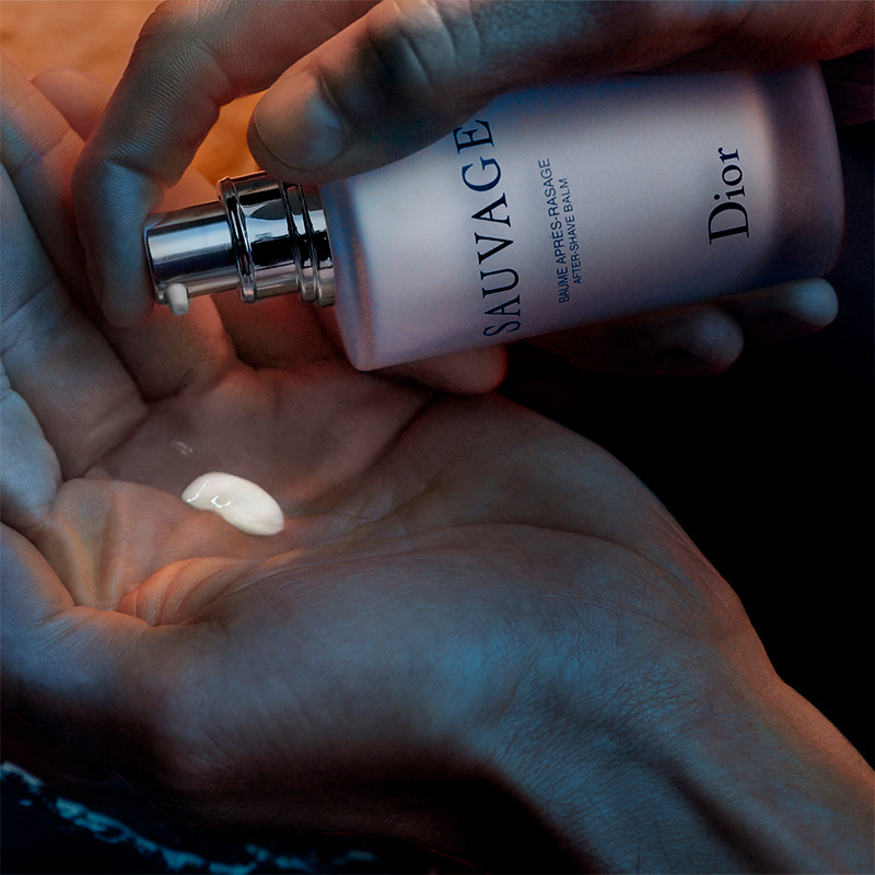 Dior SAUVAGE BÁLSAMO AFTER-SHAVE PERFUMADO - CALMA E HIDRATA – imagen 2