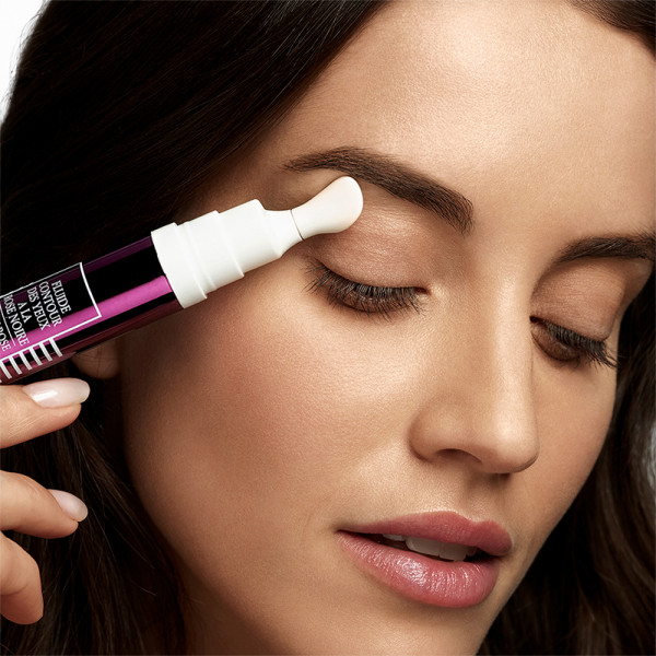 fluide-contour-yeux-a-la-rose-noire
