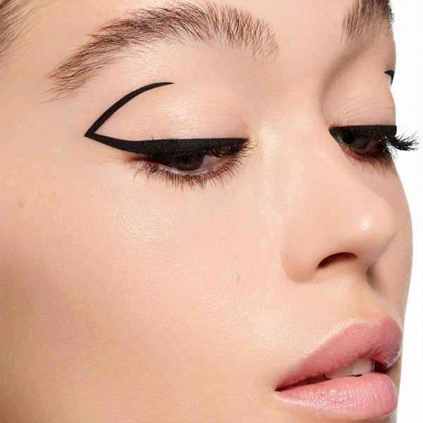 noir-g-eyeliner-graphique-24h
