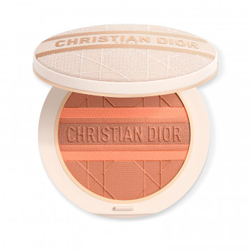 good-face-effect-powder-with-a-tanned-finish
