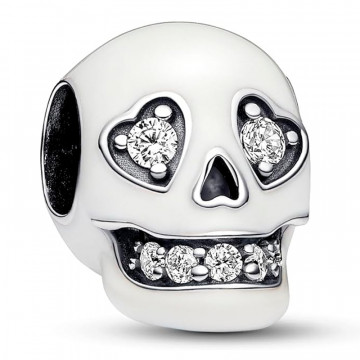 glowing-skull-charm-that-glows-in-the-dark-792811c01