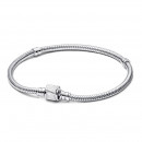 pandora-moments-bracelet-snake-chain-marvel-logo-clasp-592561c01