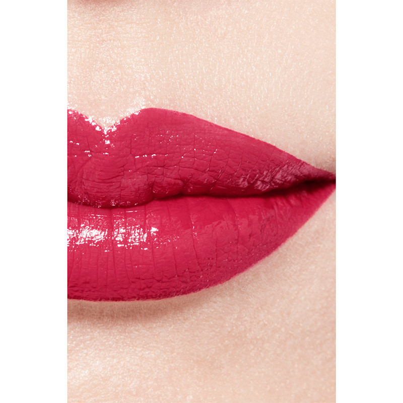 The Long-Lasting Moisturizing and Plumping Lipstick. Intense Color and Shine.