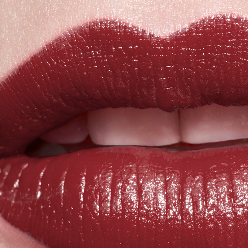 der-hochintensive-lippenstift-konzentriertes-licht-und-behandlung-wiederaufladbar-rouge-allure-lextrait