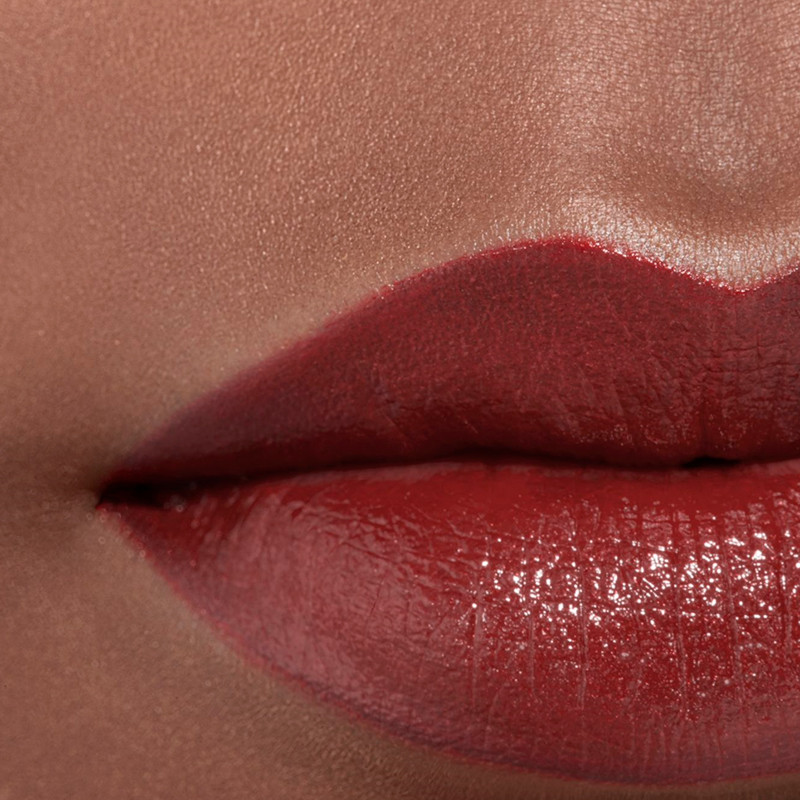 der-hochintensive-lippenstift-konzentriertes-licht-und-behandlung-wiederaufladbar-rouge-allure-lextrait