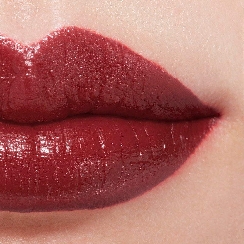 de-hoge-intensiteit-lippenstift-geconcentreerd-licht-en-behandeling-oplaadbaar-rouge-allure-lextrait