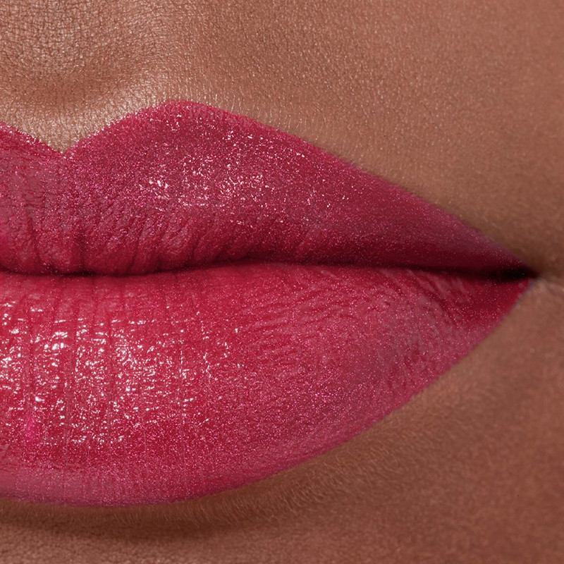 la-barra-de-labios-de-alta-intensidad-concentrado-de-luz-y-tratamiento-recargable-rouge-allure-lextrait