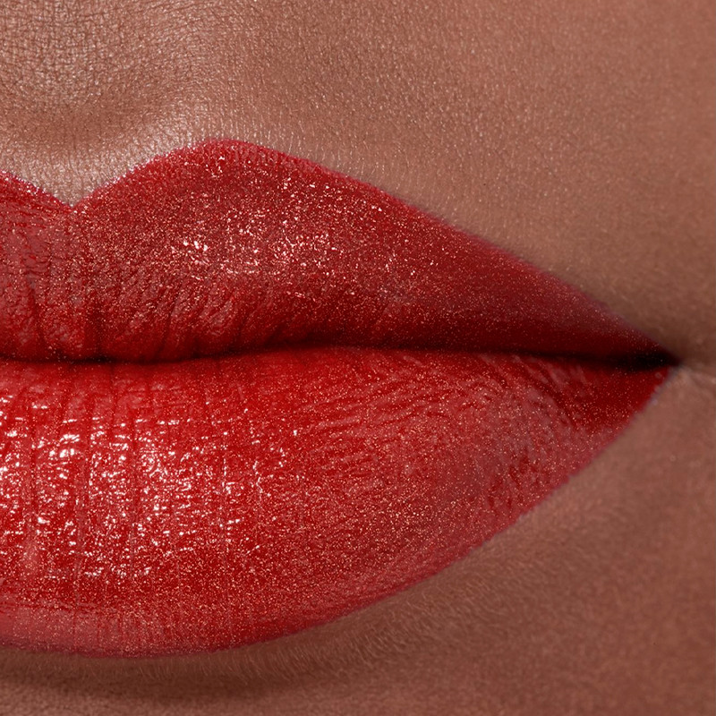 il-rossetto-ad-alta-intensita-luce-e-trattamento-concentrati-ricaricabile-rouge-allure-lextrait