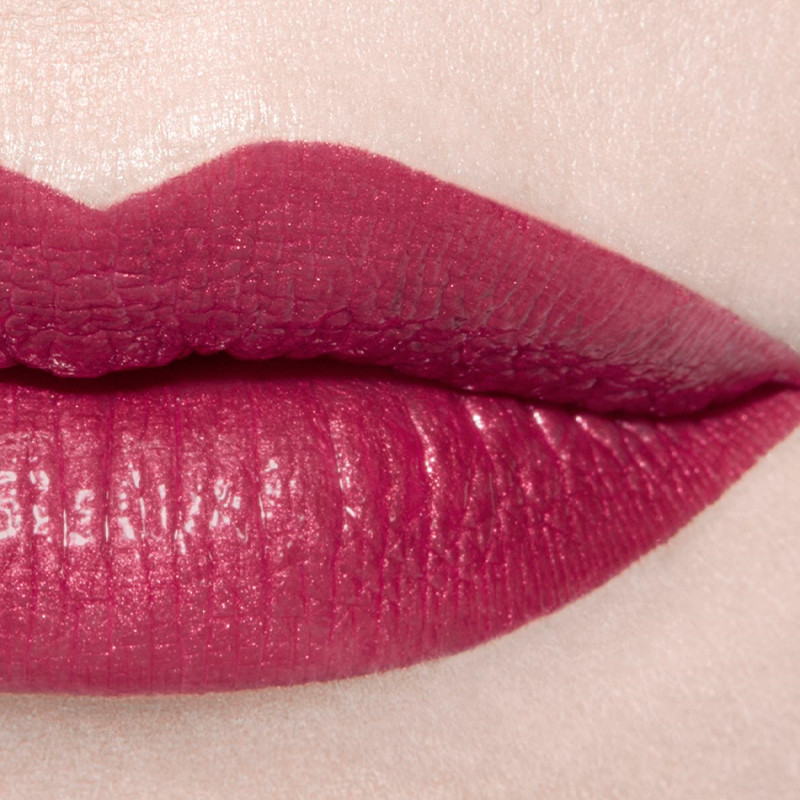 der-langanhaltende-glanzende-flussige-lippenstift-rouge-allure-laque