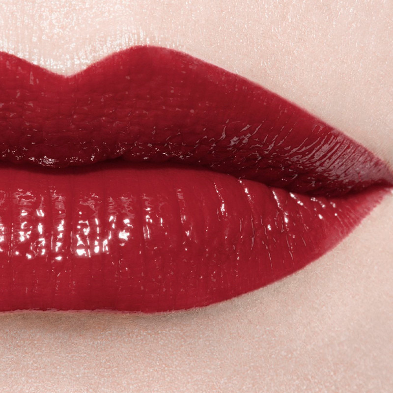 la-barra-de-labios-liquida-brillante-y-de-larga-duracion-rouge-allure-laque