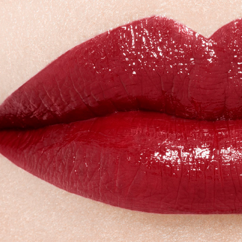 de-langdurige-glanzende-vloeistoflipstick-rouge-allure-laque