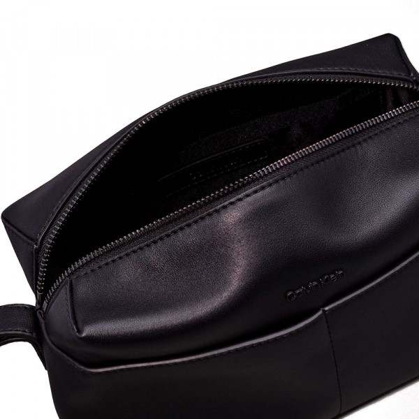 clean-essential-toiletry-bag