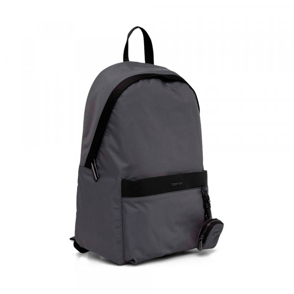 runder-rucksack-aus-nylon