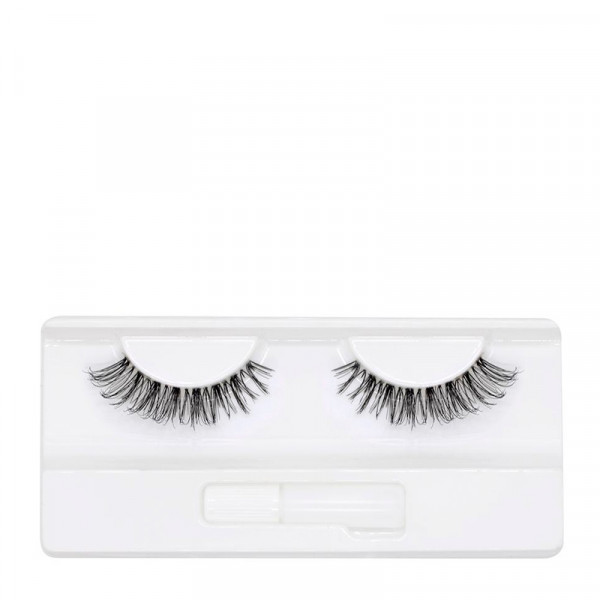 false-eyelashes