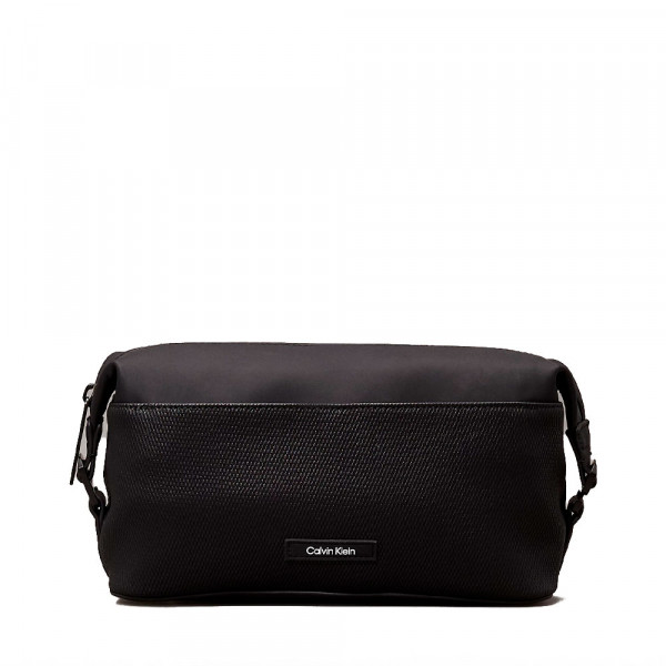 essential-makeup-bag