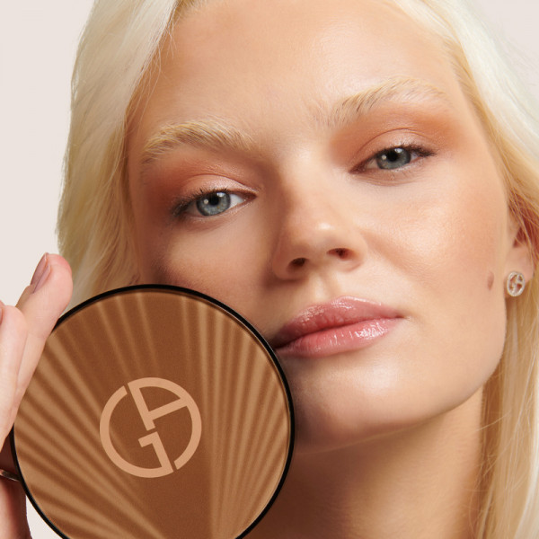 luminous-silk-bronzer-bronzing-puder