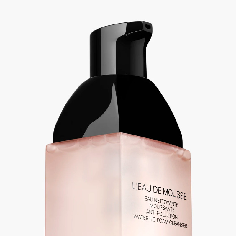 eau-nettoyante-moussante-anti-pollution