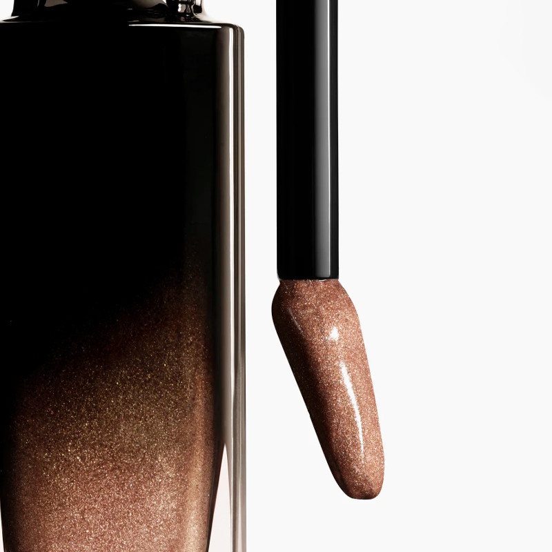 le-rouge-a-levres-liquide-longue-tenue-et-brillant
