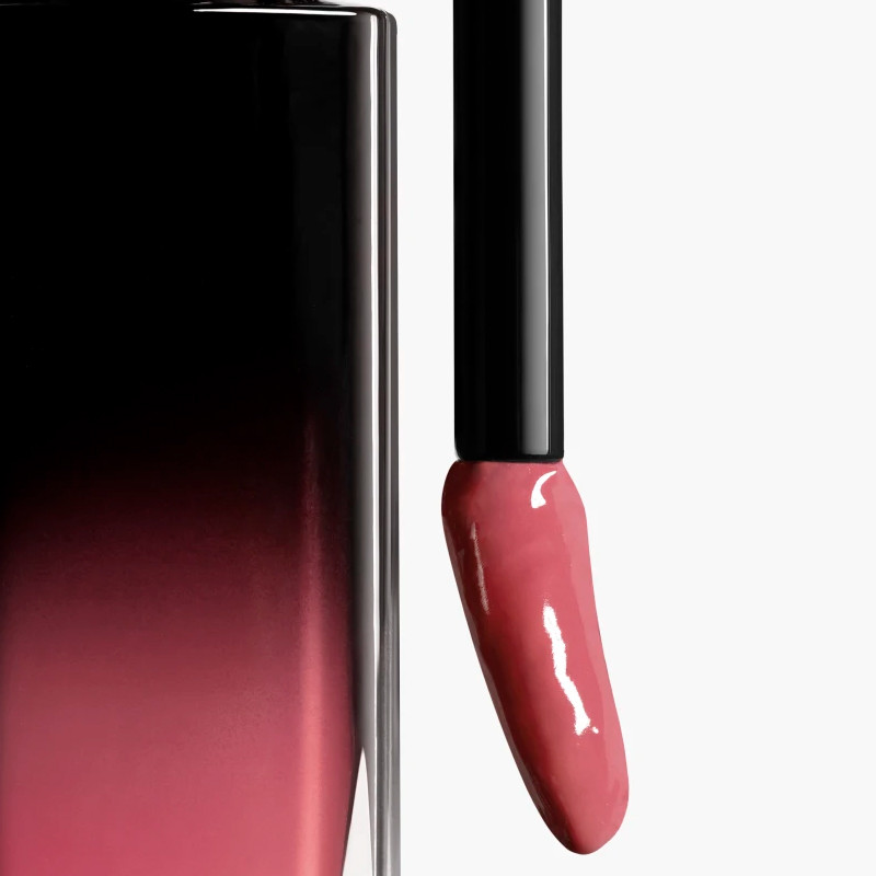 il-rossetto-liquido-brillante-e-a-lunga-durata