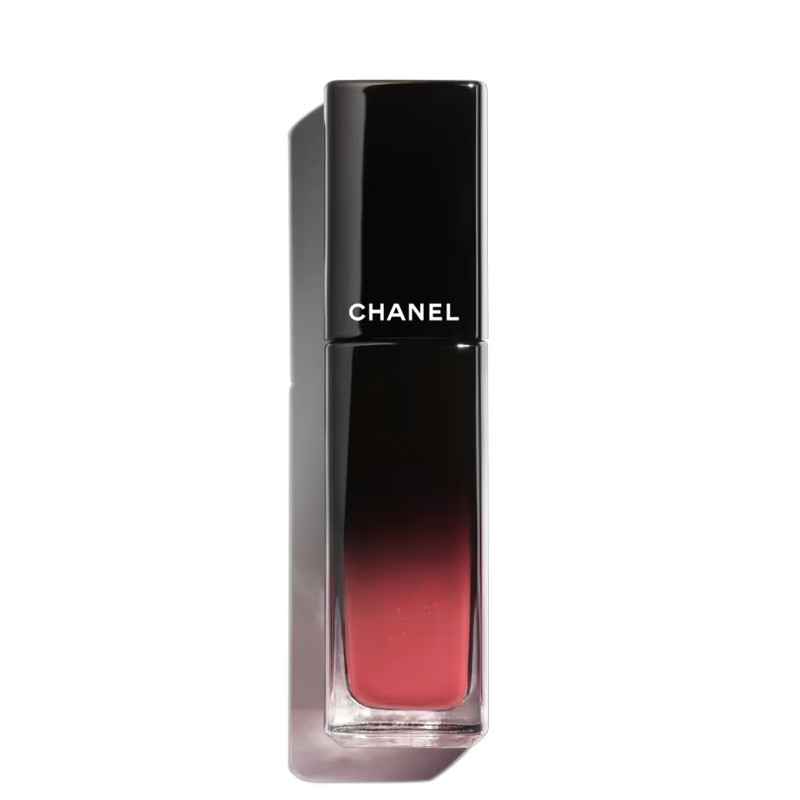 il-rossetto-liquido-brillante-e-a-lunga-durata