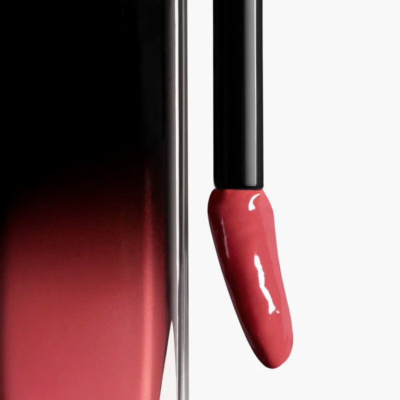 il-rossetto-liquido-brillante-e-a-lunga-durata
