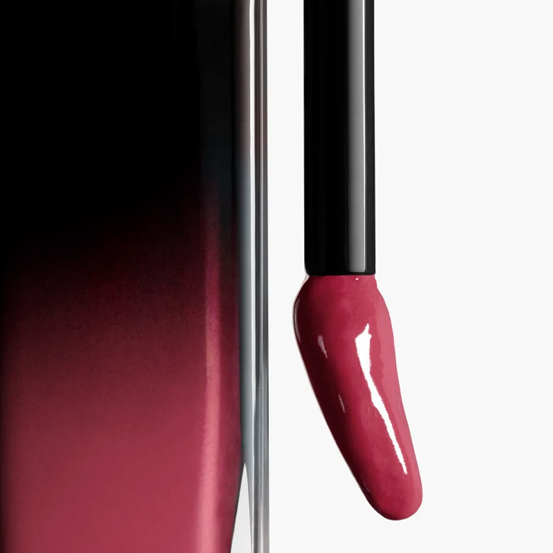 la-barra-de-labios-liquida-brillante-y-de-larga-duracion