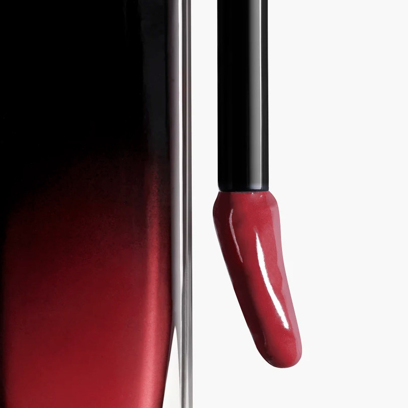 il-rossetto-liquido-brillante-e-a-lunga-durata