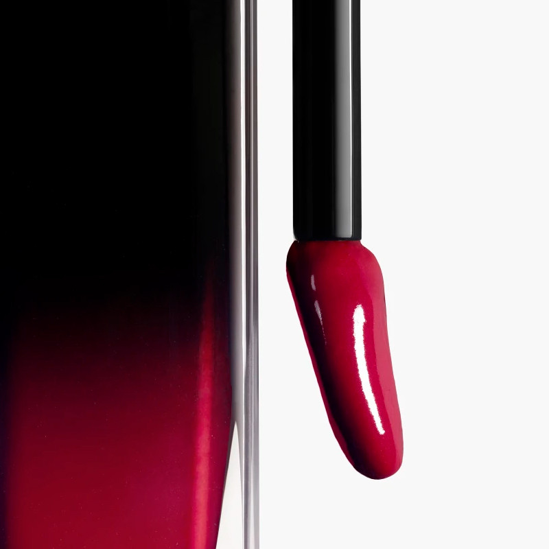 il-rossetto-liquido-brillante-e-a-lunga-durata