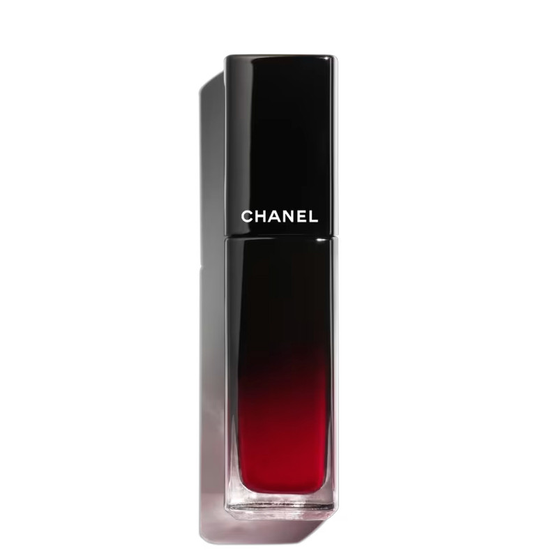 il-rossetto-liquido-brillante-e-a-lunga-durata