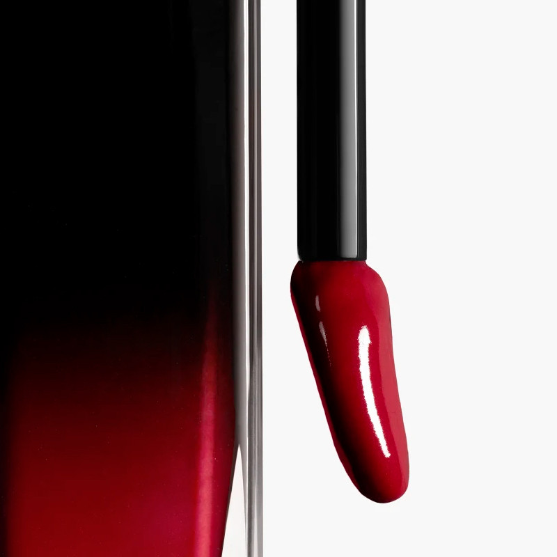 il-rossetto-liquido-brillante-e-a-lunga-durata