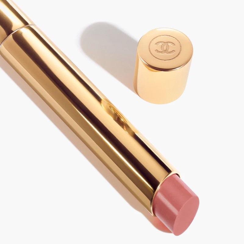 le-rouge-a-levres-haute-intensite-concentre-lumiere-et-traitement-recharge