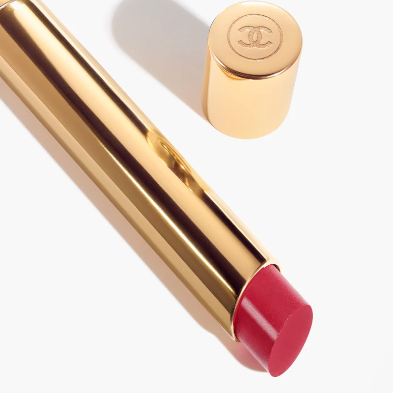 il-rossetto-ad-alta-intensita-concentrato-di-luce-e-trattamento-ricarica