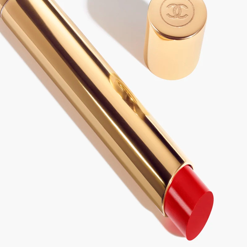 il-rossetto-ad-alta-intensita-concentrato-di-luce-e-trattamento-ricarica