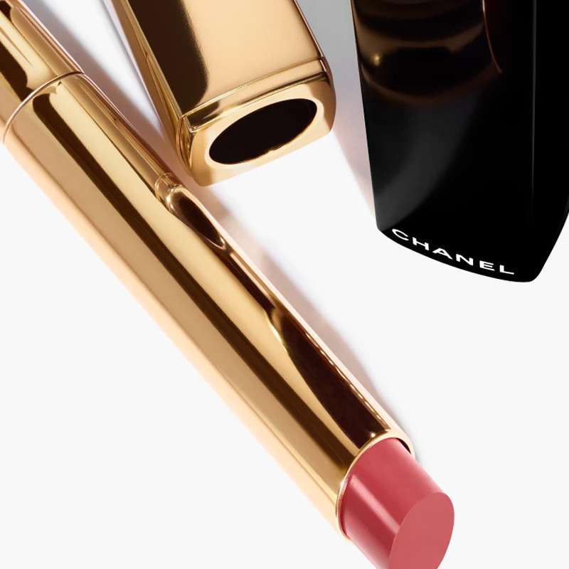 le-rouge-a-levres-haute-intensite-concentre-lumiere-et-traitement-rechargeable