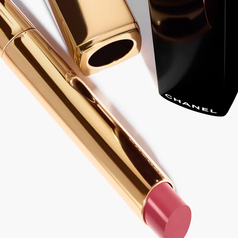 le-rouge-a-levres-haute-intensite-concentre-lumiere-et-traitement-rechargeable