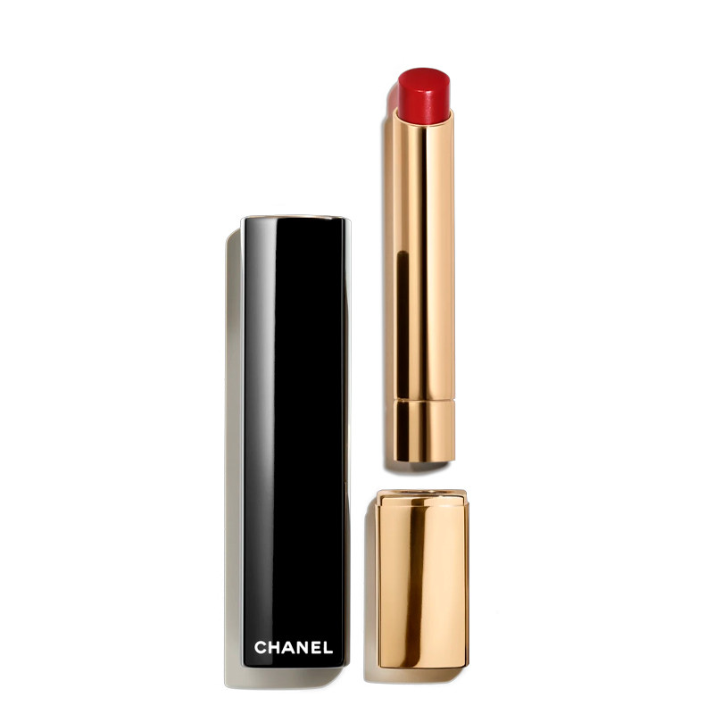 il-rossetto-ad-alta-intensita-concentrato-di-luce-e-trattamento-ricaricabile