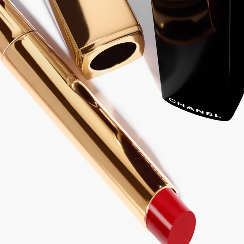 le-rouge-a-levres-haute-intensite-concentre-lumiere-et-traitement-rechargeable