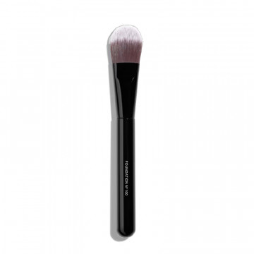 flussiger-foundation-pinsel