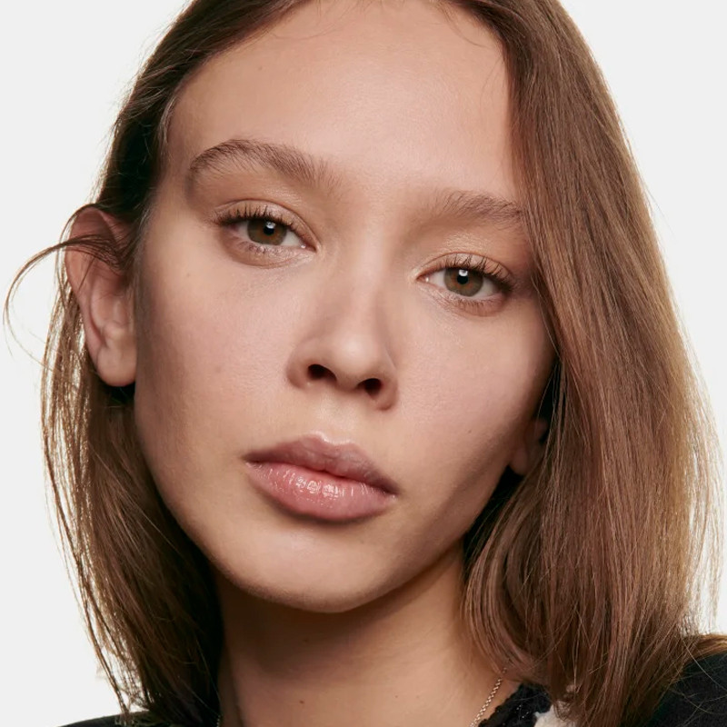 eau-de-maquillage-fraiche-aux-microbulles-de-pigments-effet-peau-nue-effet-visage-naturel-et-lumineux