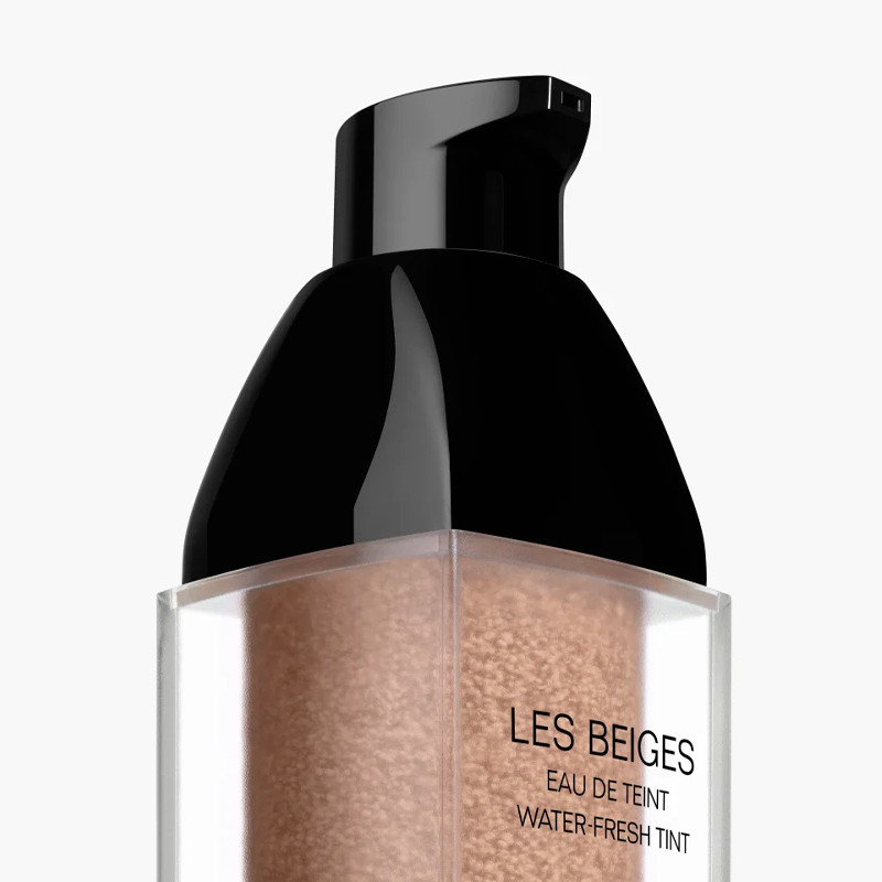 agua-de-maquillaje-fresca-con-microburbujas-de-pigmentos-efecto-piel-desnuda-efecto-buena-cara-natural-y-luminoso