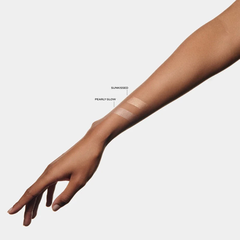 iridescent-complexion-highlighter-luminous-healthy-looking-effect-for-face-and-body