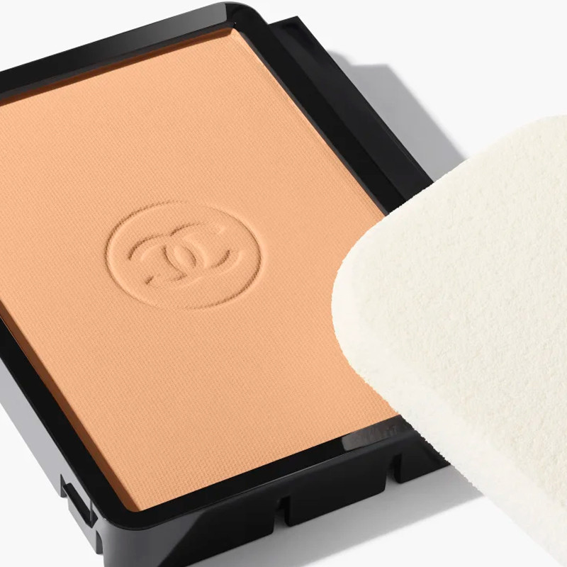 fondotinta-compatto-ultra-confortevole-a-lunga-durata-finitura-perfetta