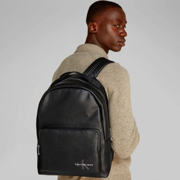 mochila-mono-logo-ub1
