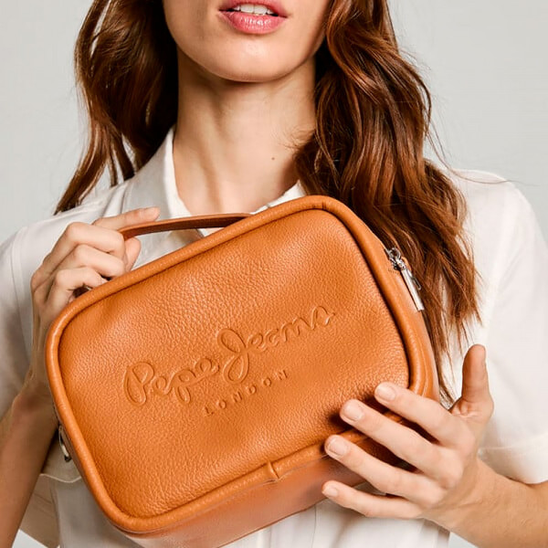 bandolera-efecto-piel-con-logo