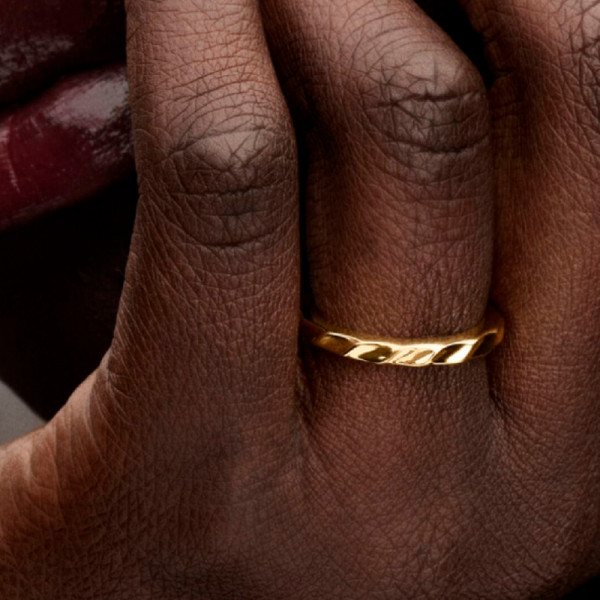 anillo-banda-ondulada-163885c00