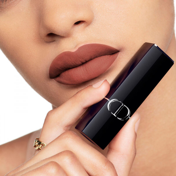 barra-de-labios-color-couture-acabados-aterciopelado-tratamiento-floral-hidratante-larga-duracion