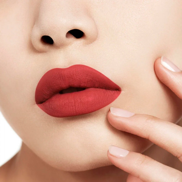 barra-de-labios-color-couture-acabados-aterciopelado-tratamiento-floral-hidratante-larga-duracion