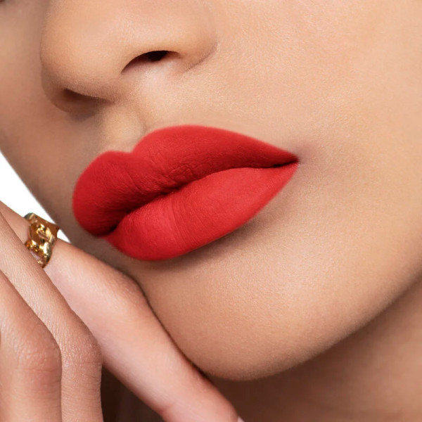 barra-de-labios-color-couture-acabados-aterciopelado-tratamiento-floral-hidratante-larga-duracion