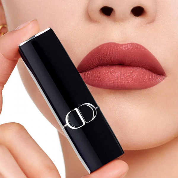 barra-de-labios-color-couture-acabados-satinado-tratamiento-floral-hidratante-larga-duracion